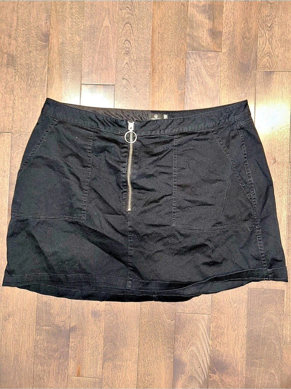 Volcom Women's Mini Skirt in Black Size 16W